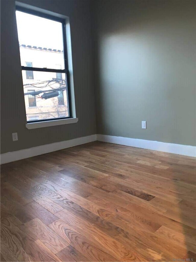 Building Photo - 1815 Putnam Ave