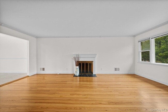 Building Photo - 73 Ewart St