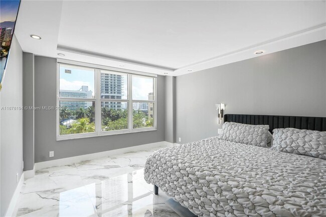 Building Photo - 3800 S Ocean Dr