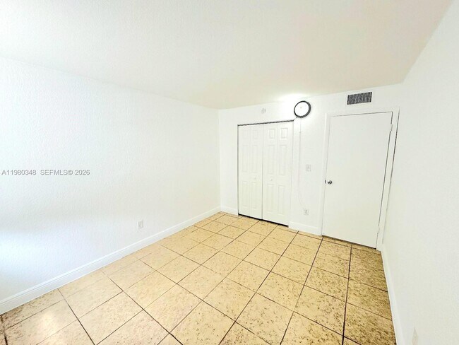 Building Photo - 1805 W 56th St