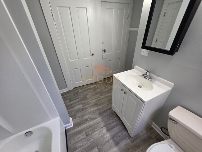 Building Photo - 822 N 7th St