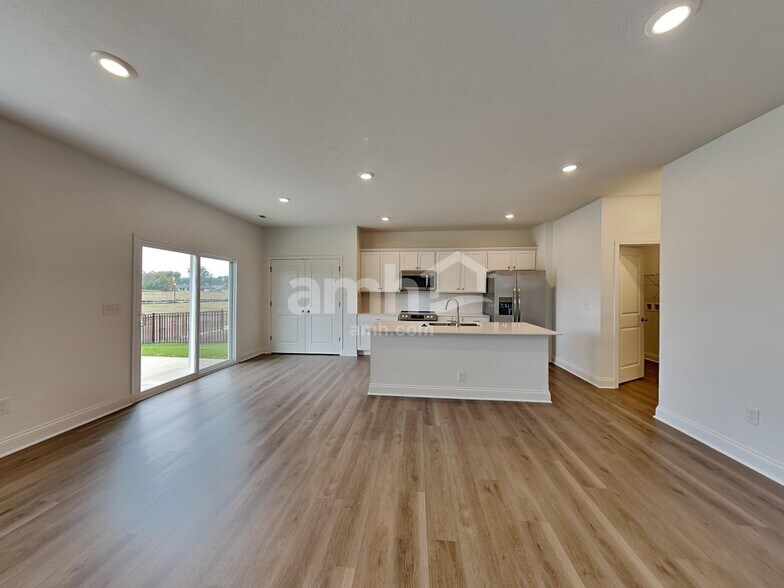Building Photo - 9151 Henley Ave