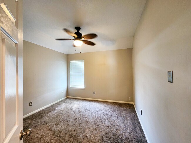 Building Photo - 2412 N Mission Cir