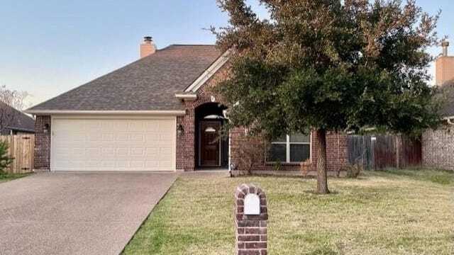 Building Photo - 131 Roucourt Loop
