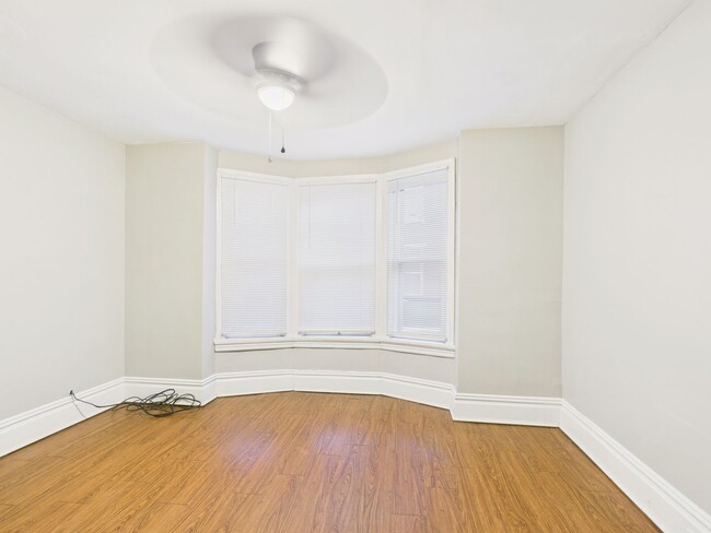 Building Photo - 3 Bedroom Single Family Home on Delaware St.