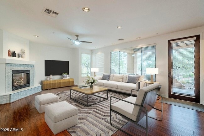 Building Photo - 13450 E Vía Linda