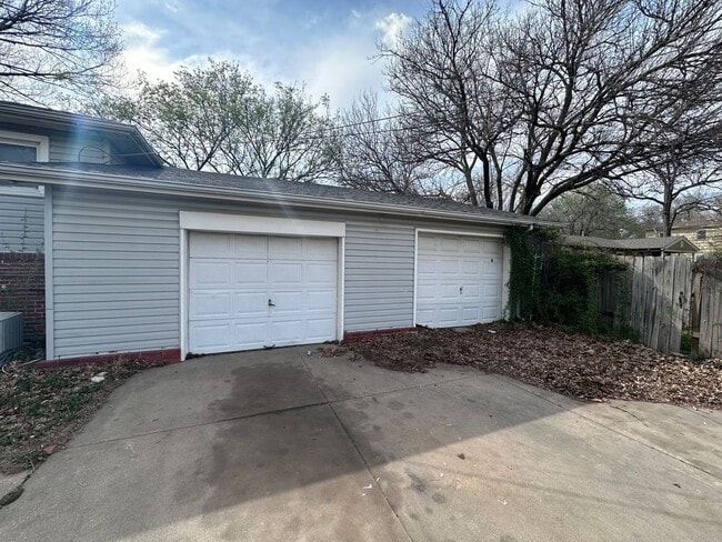 Building Photo - $1495 - 3 bedroom/ 1.5 bathroom - Beautifu...