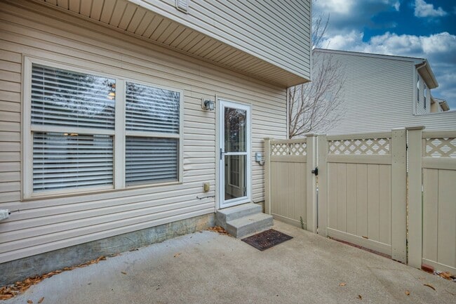 Building Photo - 5441 Perlou Ln