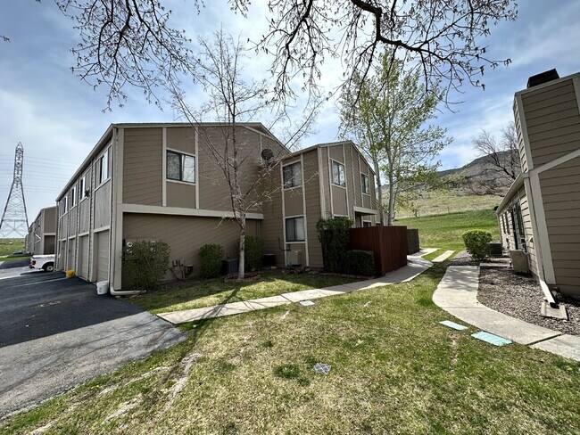 Building Photo - Available August!  Charming Townhome in Table Mountain Heights!