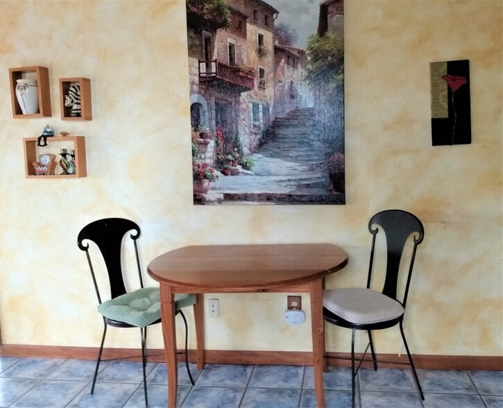 Sitting area in the Kitchen - 508 N Bermont St
