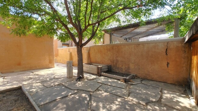 Building Photo - 1st Month Free! Old Town Charm! 2 Bedroom ...