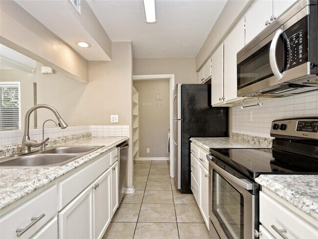 Building Photo - 100 Lido Cir