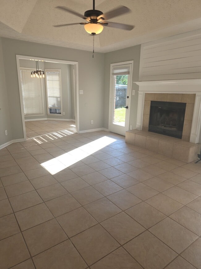 Building Photo - 7136 Breckenridge Dr