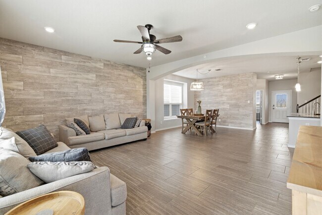Building Photo - 4 Bedroom Home for Rent in San Antonio with Solar Panels – Cinco Lakes Move-In Ready!