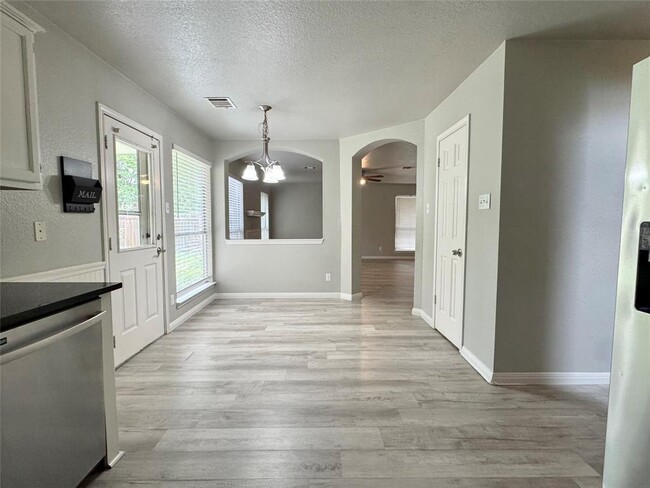 Building Photo - 2103 Aster Way