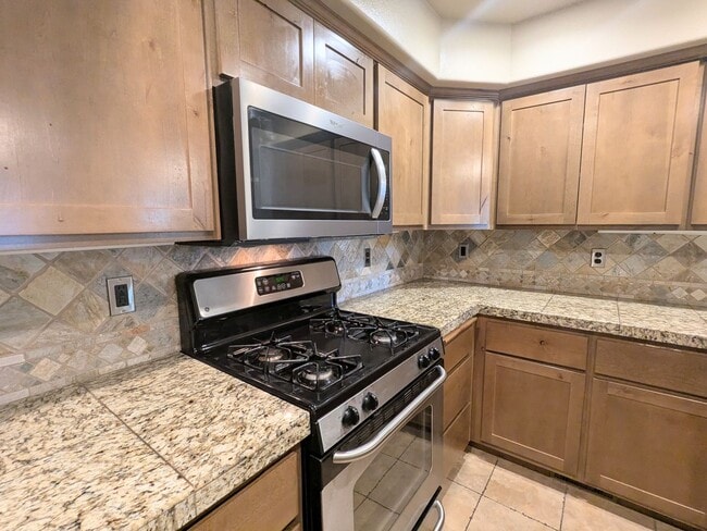 Building Photo - Gorgeous 3x2 townhouse, single-car garage, and two gas fireplaces