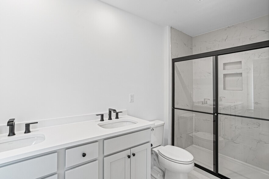 Master Bathroom - 509 Freeman St