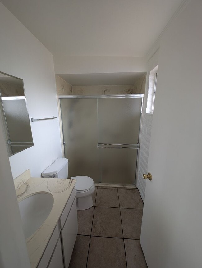Building Photo - Comfortable West Side Rental