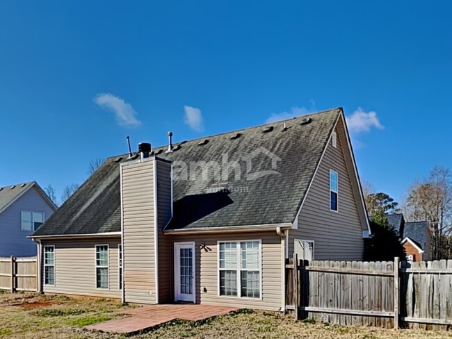 Building Photo - 1734 Bennett Dr