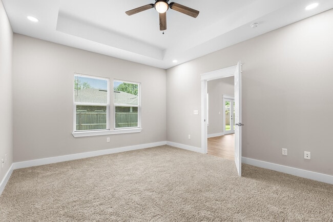 Building Photo - 5 Romana Ln