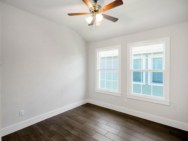 Building Photo - 5901 Woodview Dr