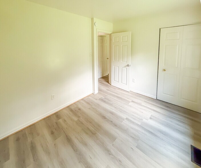 Building Photo - 520 Lancaster Creek Dr