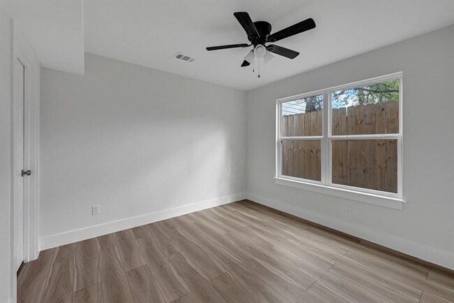Building Photo - 5621 Eskridge St