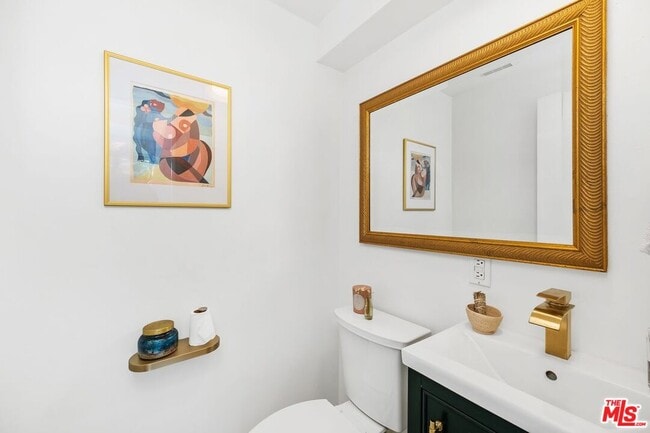 Building Photo - 4040 Grand View Blvd