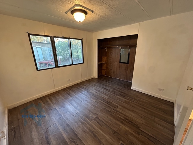 Building Photo - 605 W Taylor St