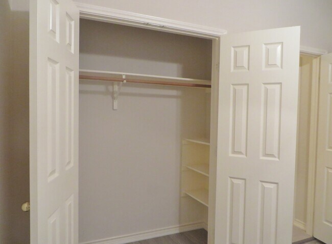 Building Photo - 117 Pecos Ct