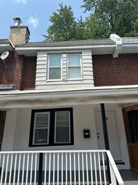 Building Photo - Renovated 3 Bed, 1 Bath Townhome in Darby
