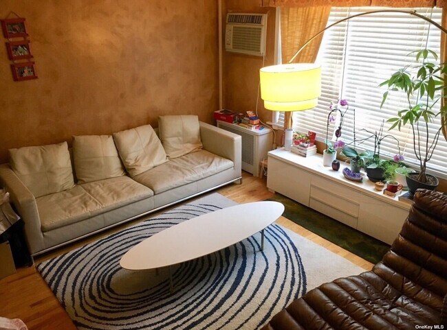 Building Photo - 68-41 Harrow St