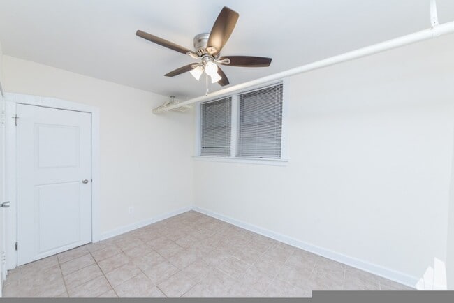 Building Photo - 4951 N Oakley-3