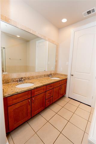 Building Photo - 675 Senda