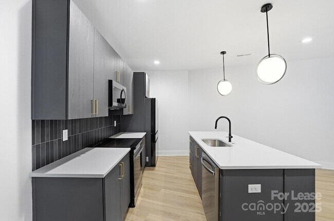 Building Photo - 1306 Carolyn Dr