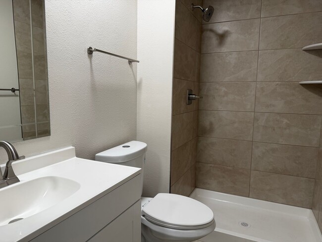 Building Photo - 5417 E Knoll Dr