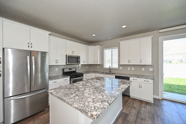 Building Photo - Beautiful Spacious Home in Bluffdale!