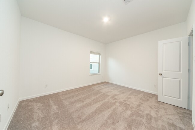 Building Photo - 3318 Paddock Landing St