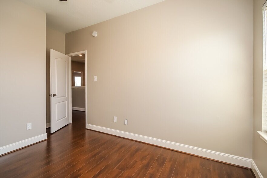 Building Photo - 2523 Flycatcher Cove Dr