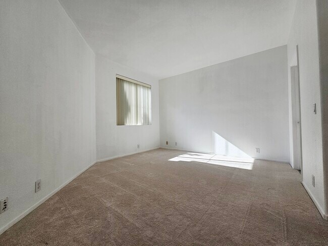 Building Photo - 440 Navaro Pl