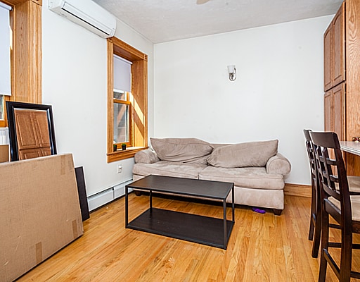 Building Photo - 98 Myrtle St