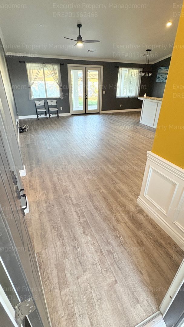 Building Photo - 3 bedroom 2 bathroom home located in a cul- de- sac in a Southwest Bakersfield neighborhood