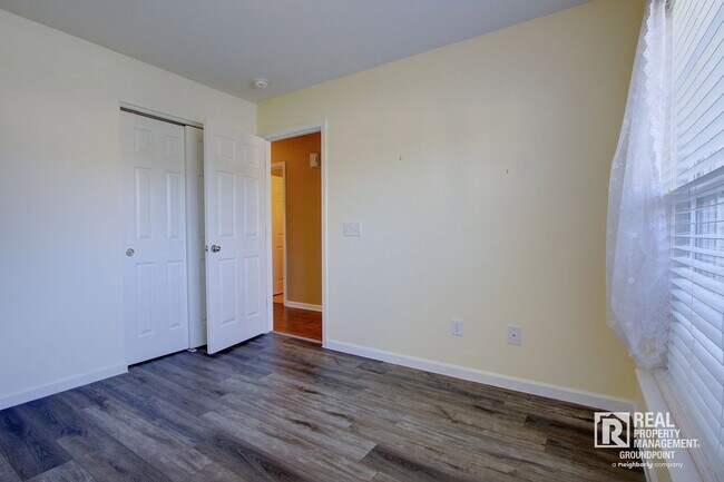 Building Photo - 97 Avonshire Dr