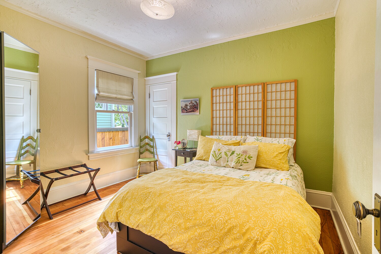 Main Floor Bedroom - 4116 SE 10th Ave
