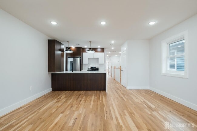 Building Photo - 90 Hollywood Ave