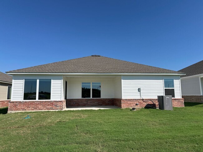 Building Photo - NOW PRELEASING! — Cozy 3 Bed, 2 Bath Home in Red Plains!