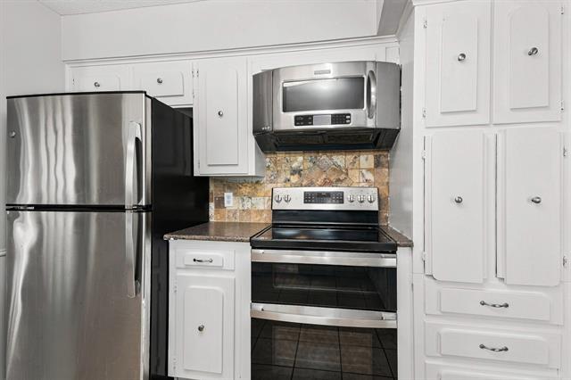 Building Photo - 408 Cavender Ct