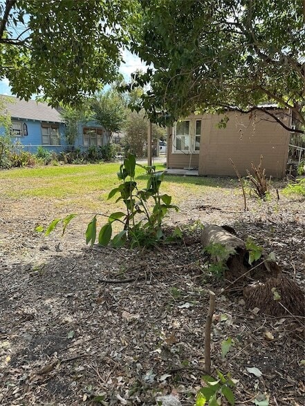 Building Photo - 1125 E 27th St