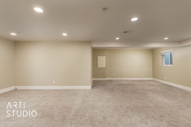 Building Photo - **Stunning 4-Bedroom Home with Modern Amen...