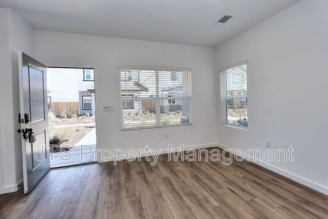 Building Photo - 4256 Aura Way